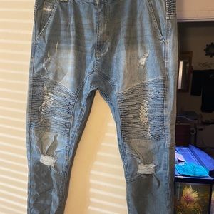 2 pairs of men’s stylish jeans